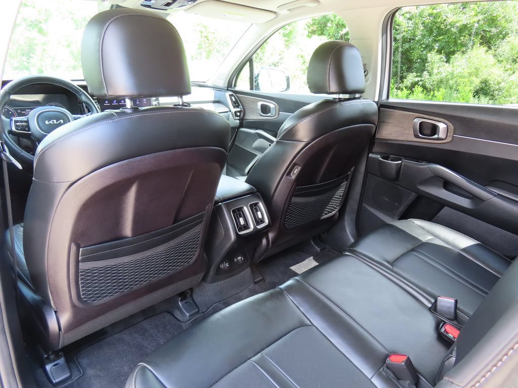 Certified 2022 Kia Sorento S w/ Panoramic Sunroof Package AWD/4WD image 33