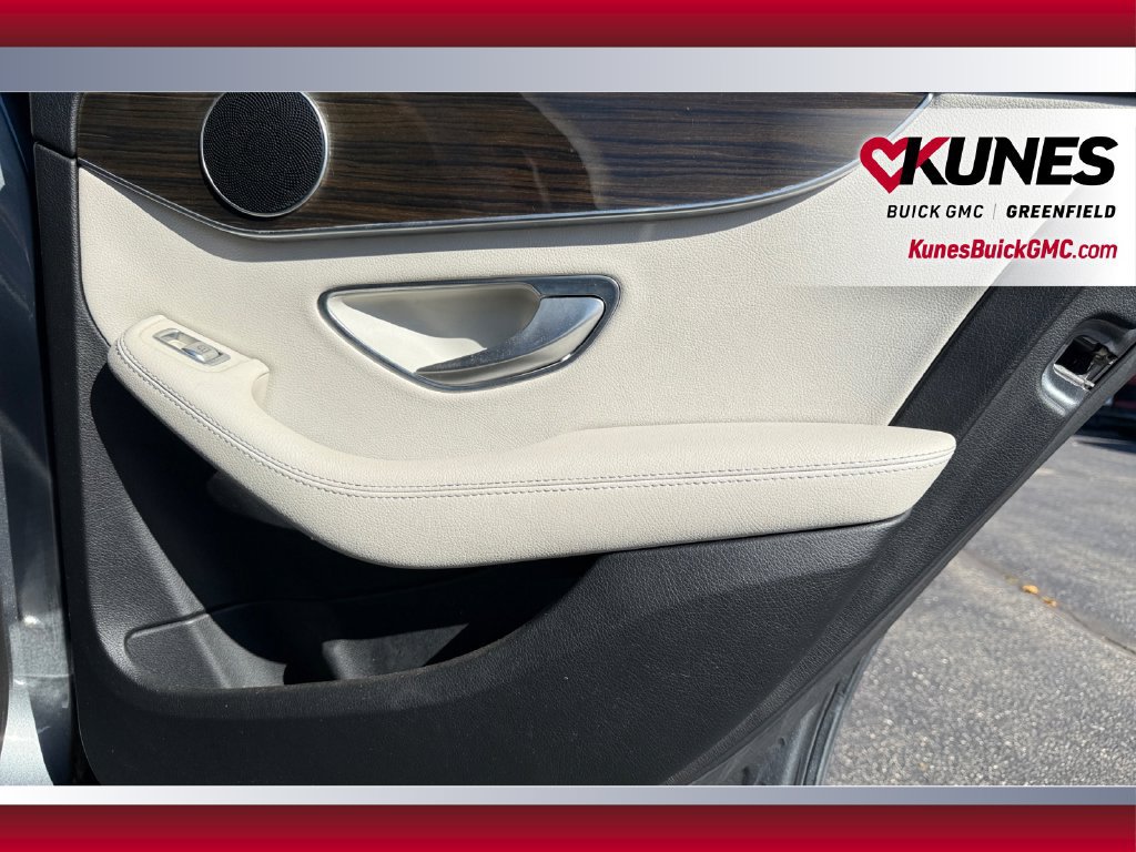 Used 2017 Mercedes-Benz C 300 4MATIC Sedan image 38