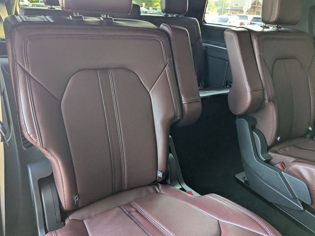 Used 2023 Ford Expedition Limited AWD/4WD image 34