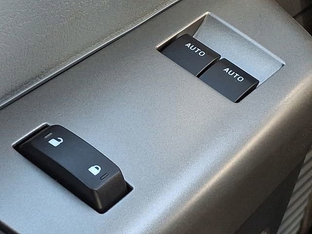 Used 2023 Ford F650 2WD Regular Cab Super Duty image 28