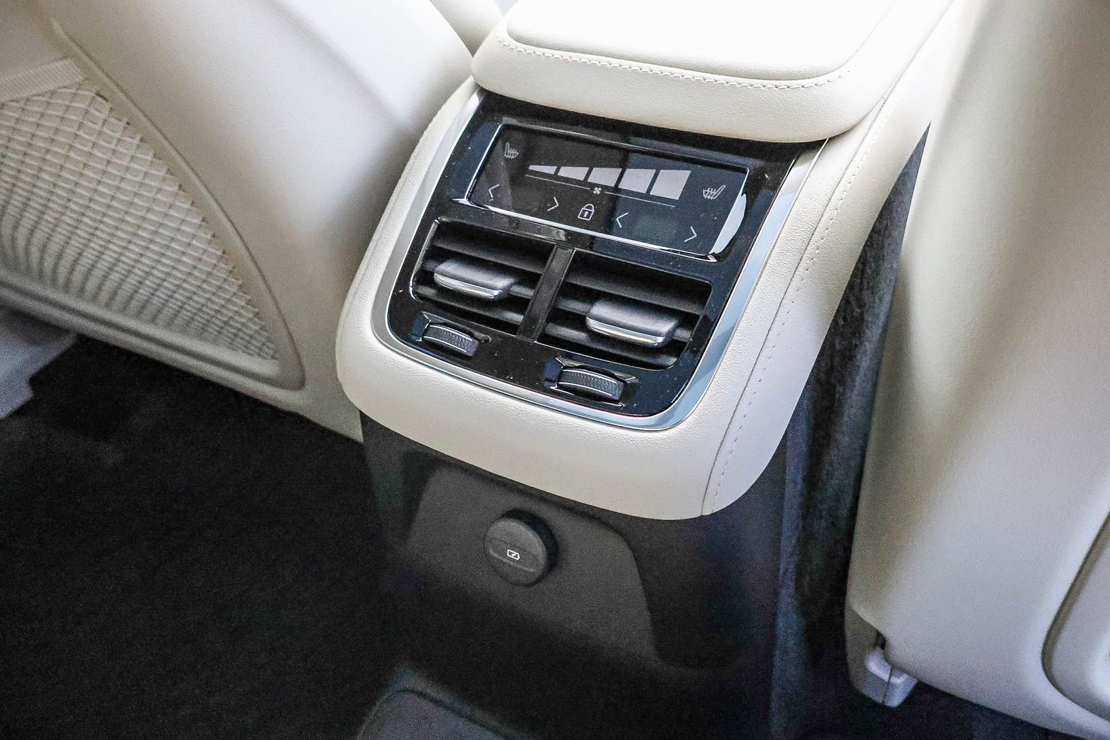 New 2026 Volvo XC90 T8 Ultra w/ Protection Package Premier image 21