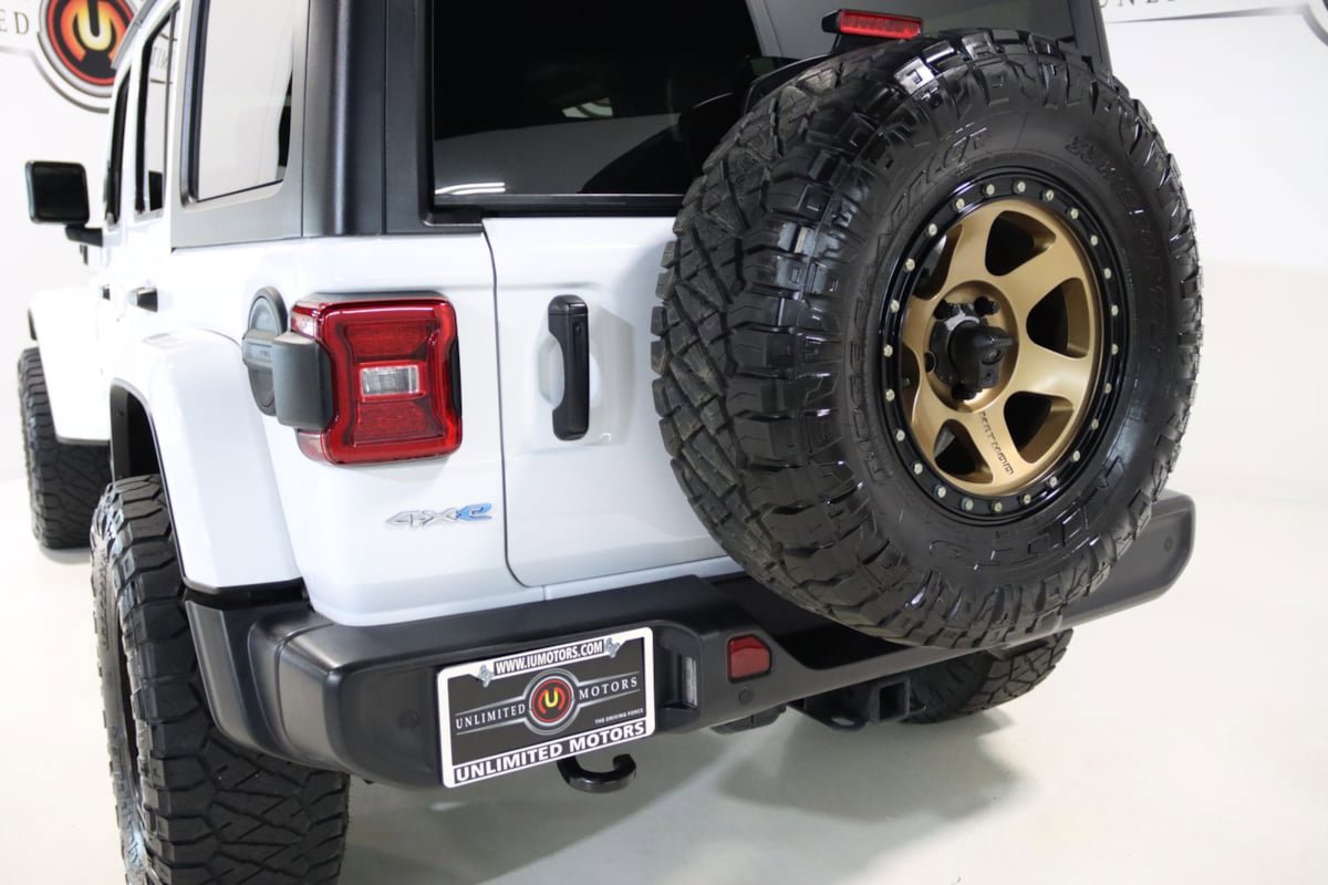 Used 2021 Jeep Wrangler Unlimited Sahara w/ Dual Top Group AWD/4WD image 8