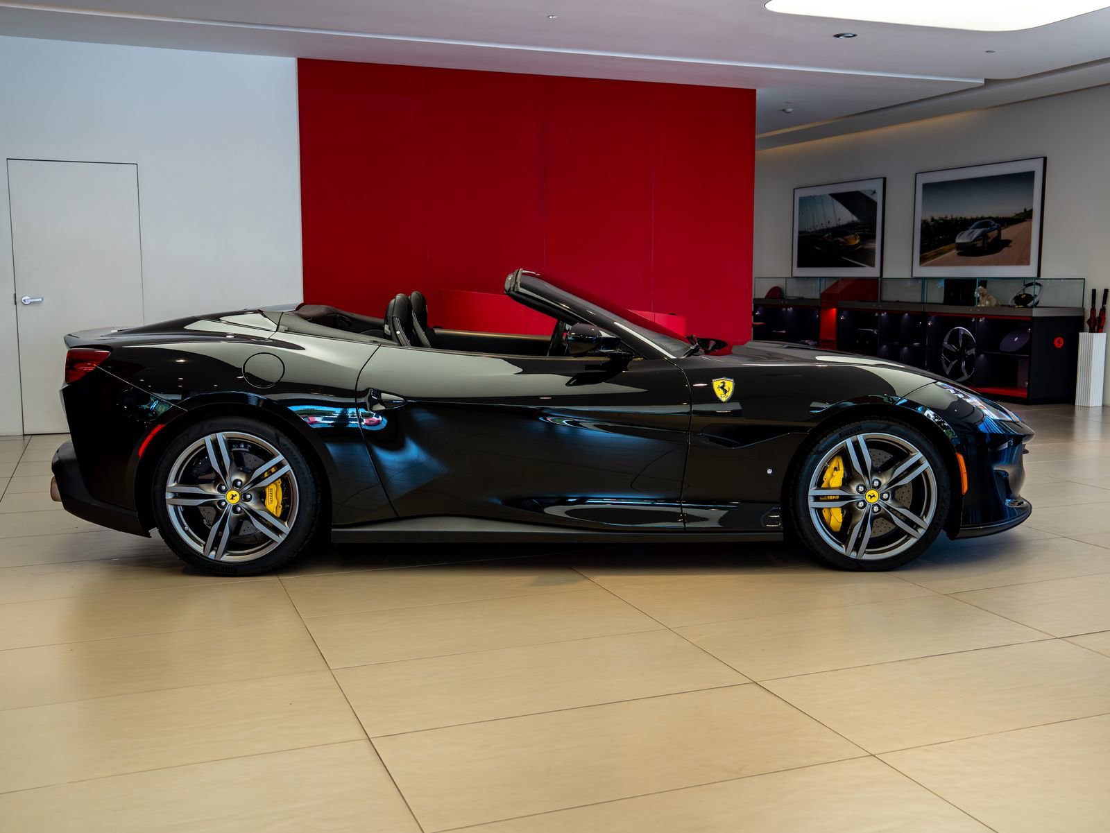 Used 2019 Ferrari Portofino RWD image 7