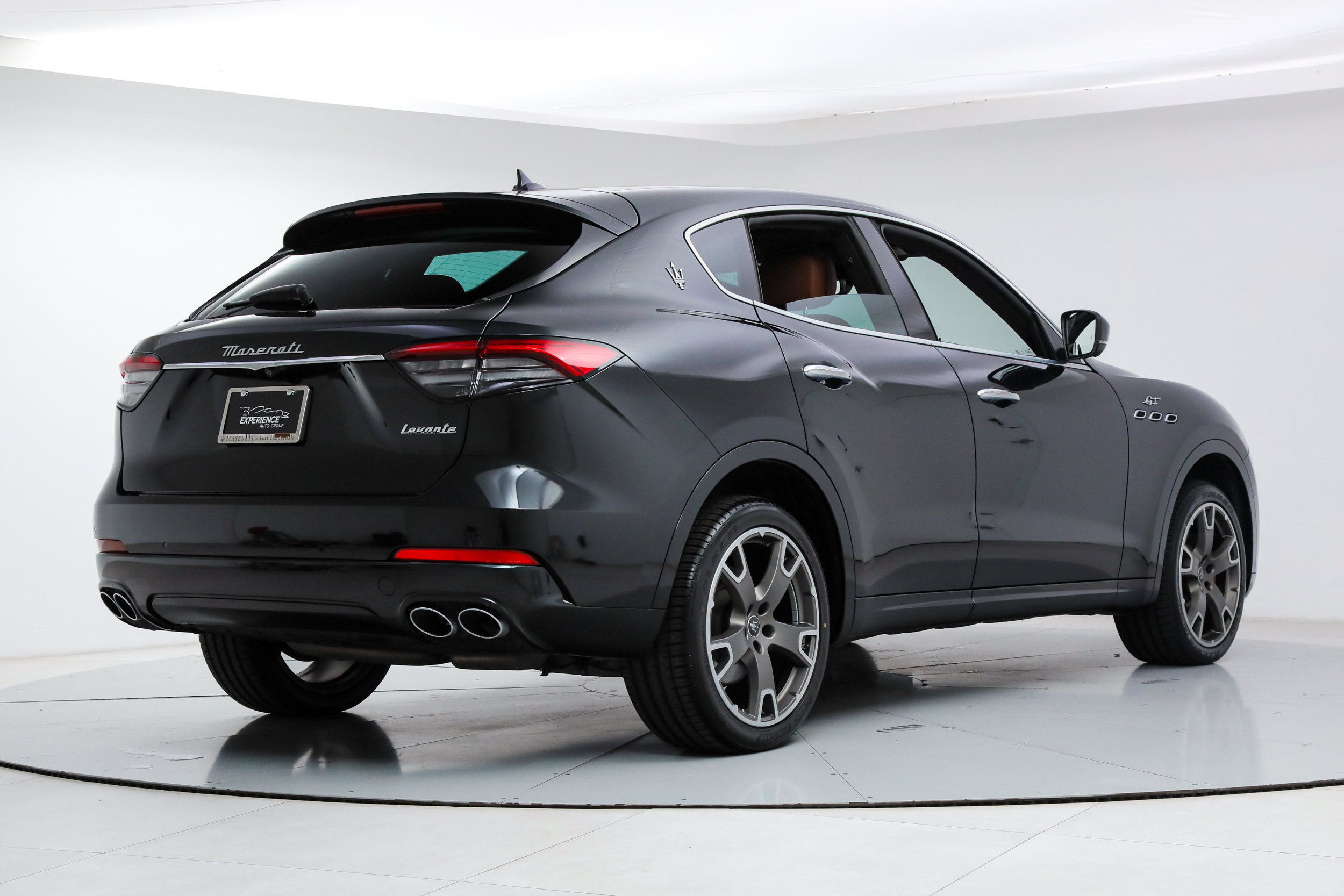 Certified 2023 Maserati Levante GT AWD/4WD image 5