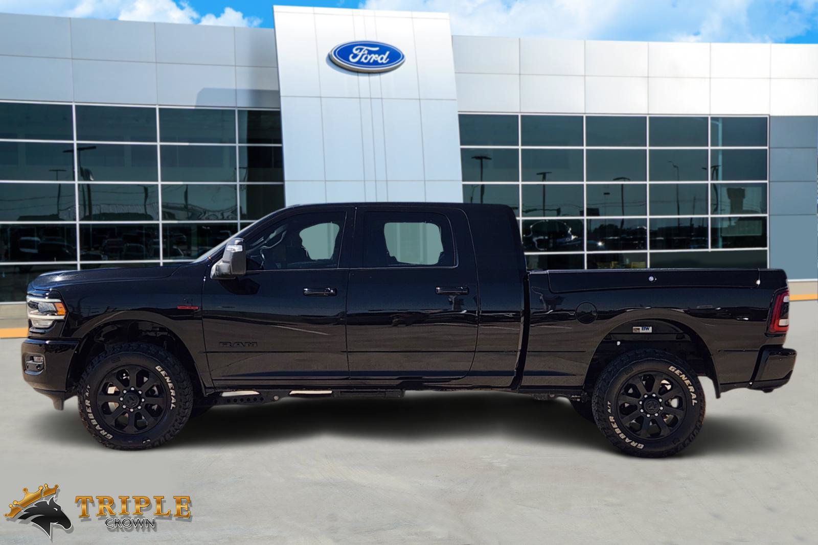 Used 2024 RAM 2500 Laramie w/ Night Edition AWD/4WD image 3