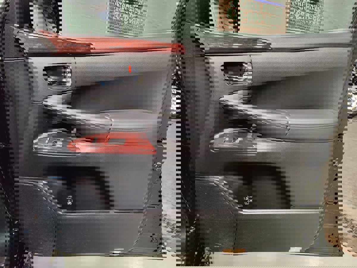 Used 2015 Lexus LX 570 4WD w/ Luxury Package image 13