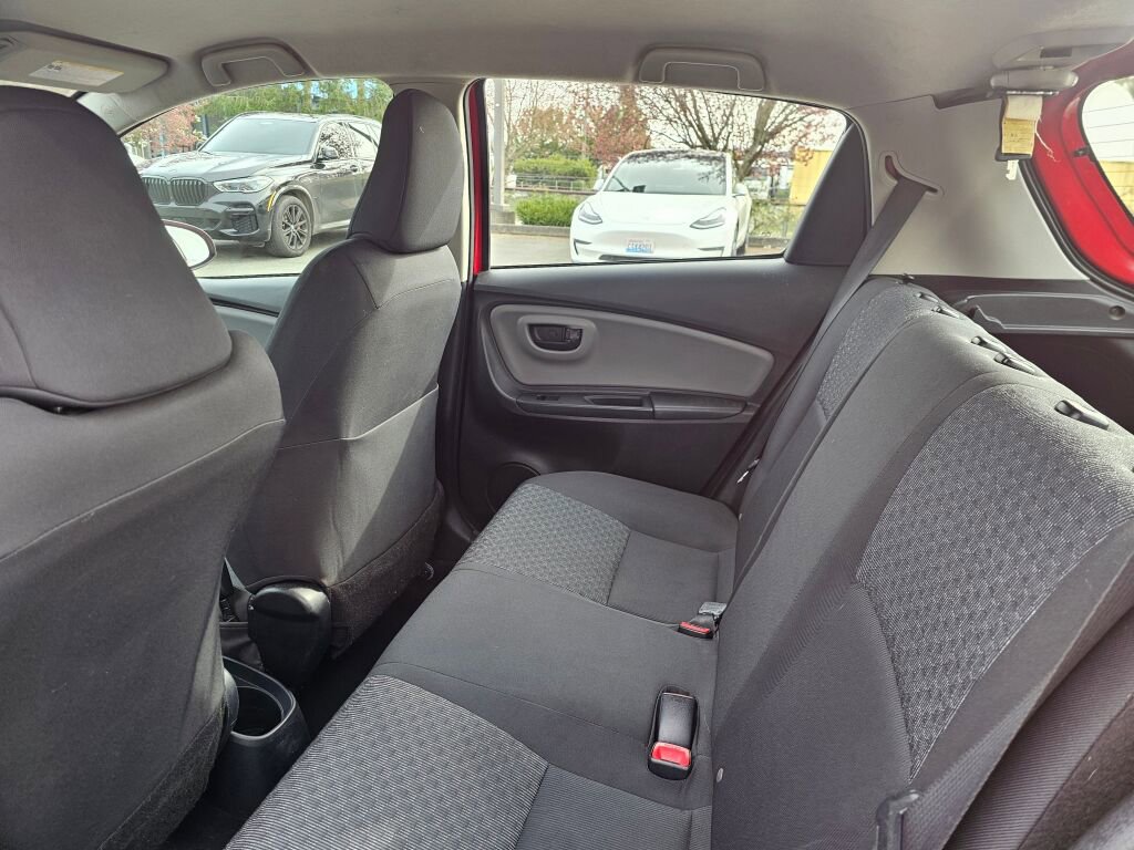 Used 2015 Toyota Yaris L image 20