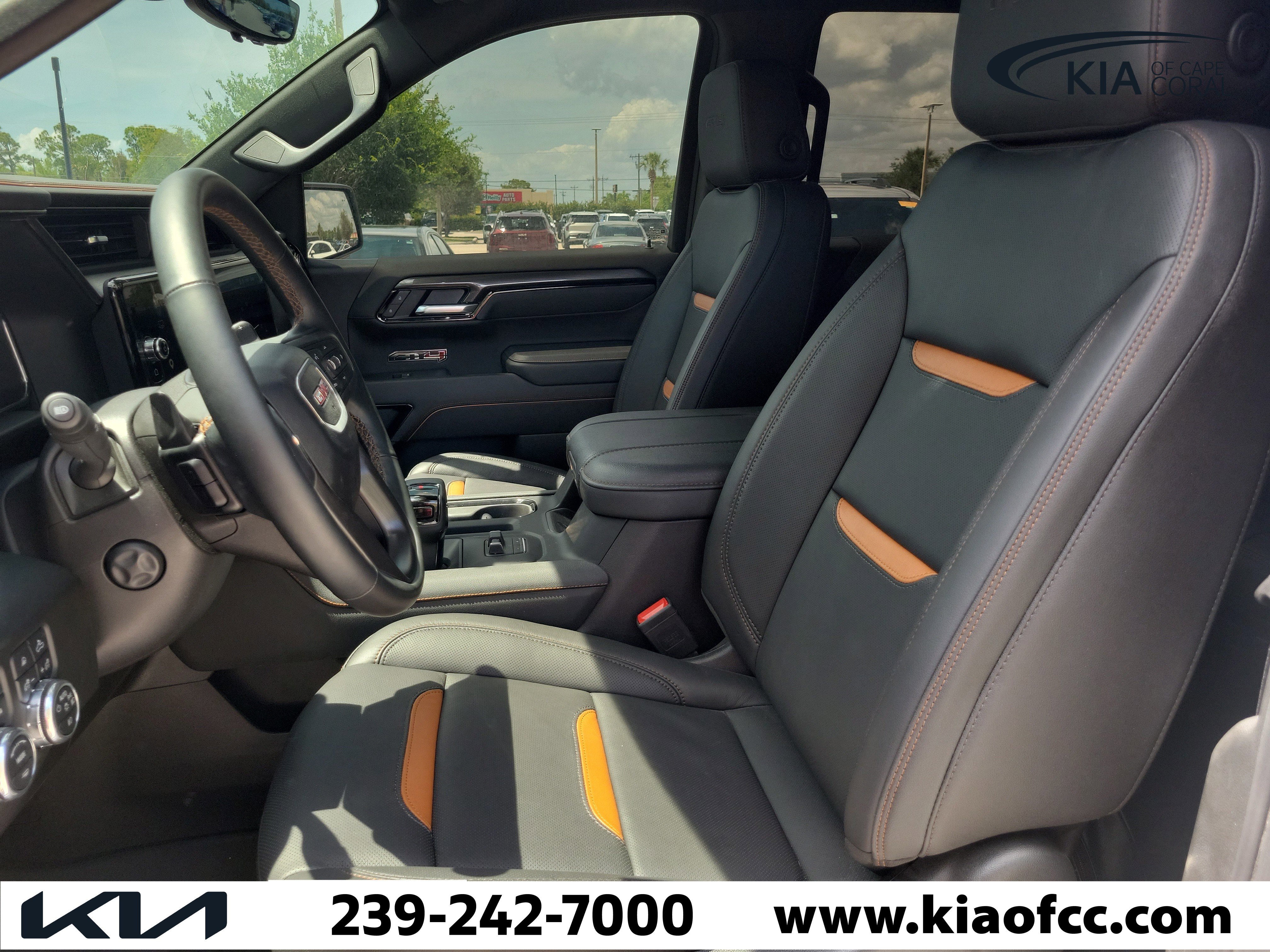 Used 2025 GMC Sierra 1500 AT4 w/ AT4 Premium Package AWD/4WD image 16