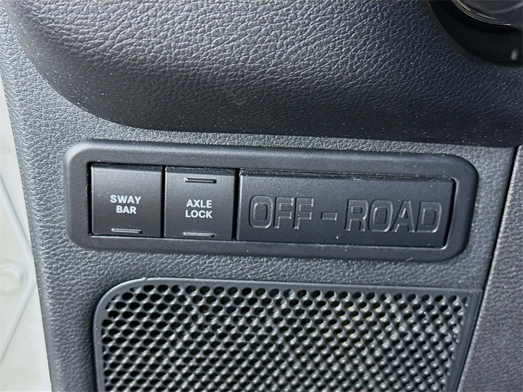 Used 2017 Jeep Wrangler Unlimited Rubicon w/ Connectivity Group image 17