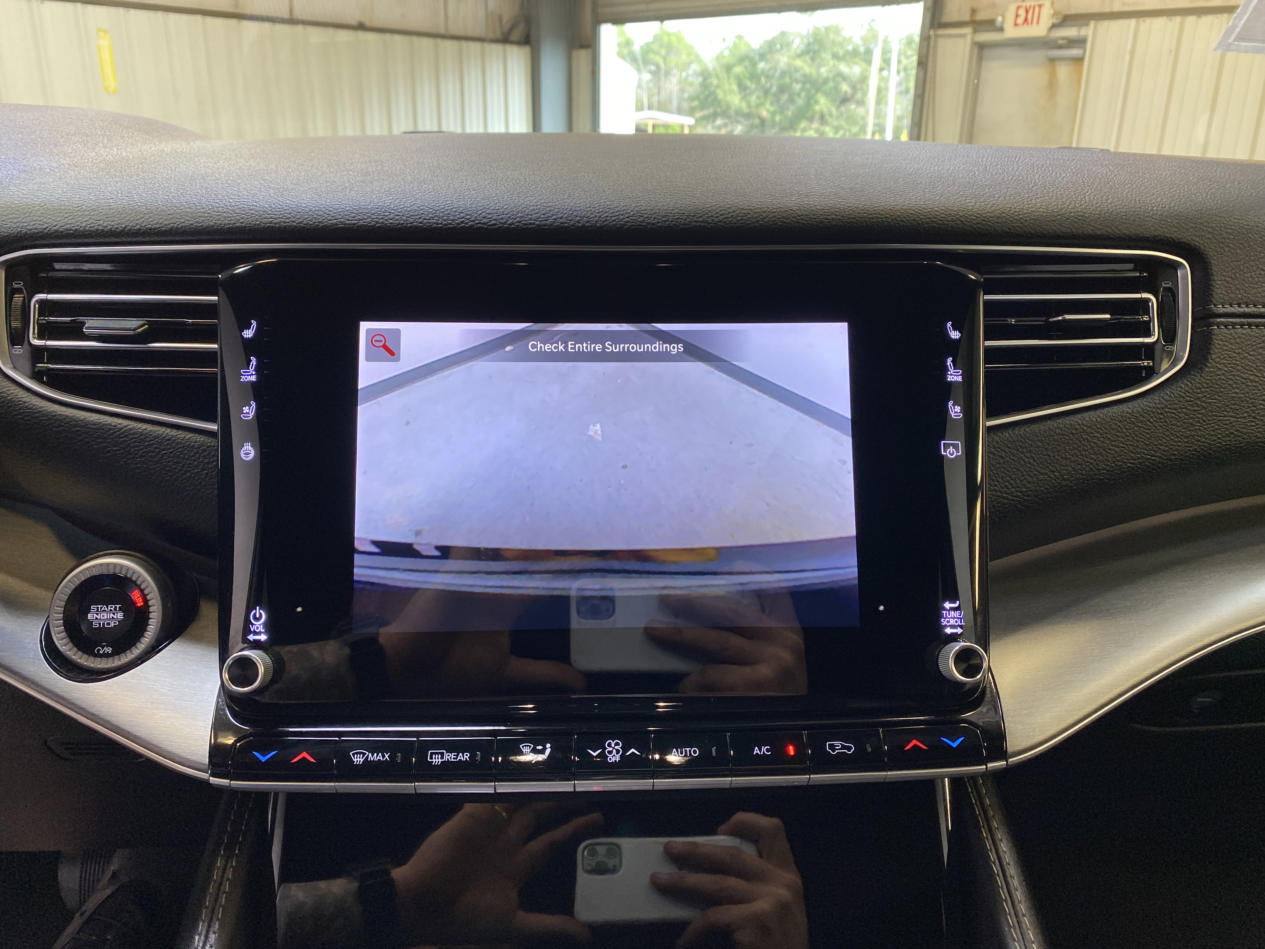 Used 2025 Jeep Wagoneer Series II w/ Premium Group I image 48