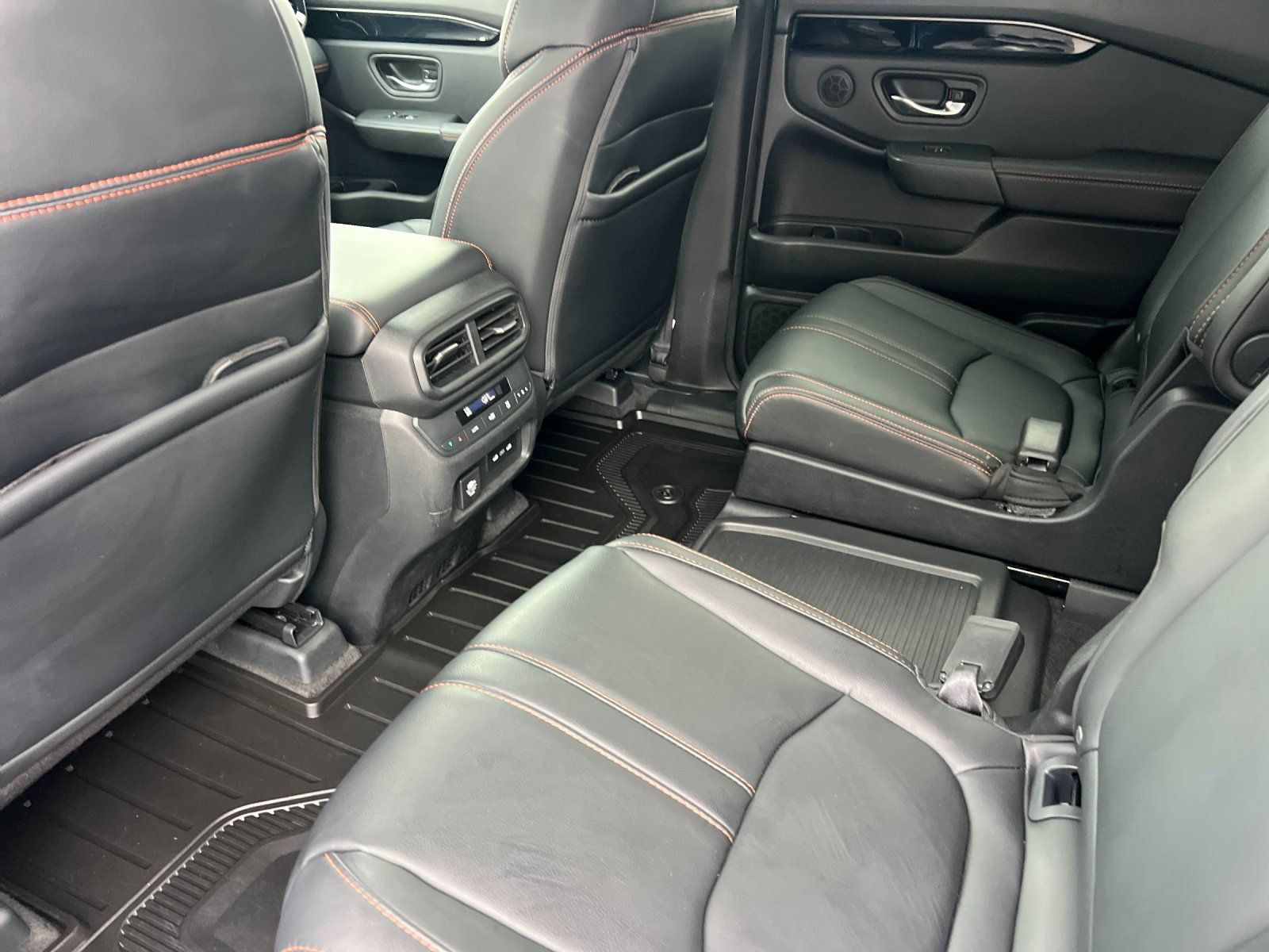 Used 2025 Honda Pilot TrailSport image 12