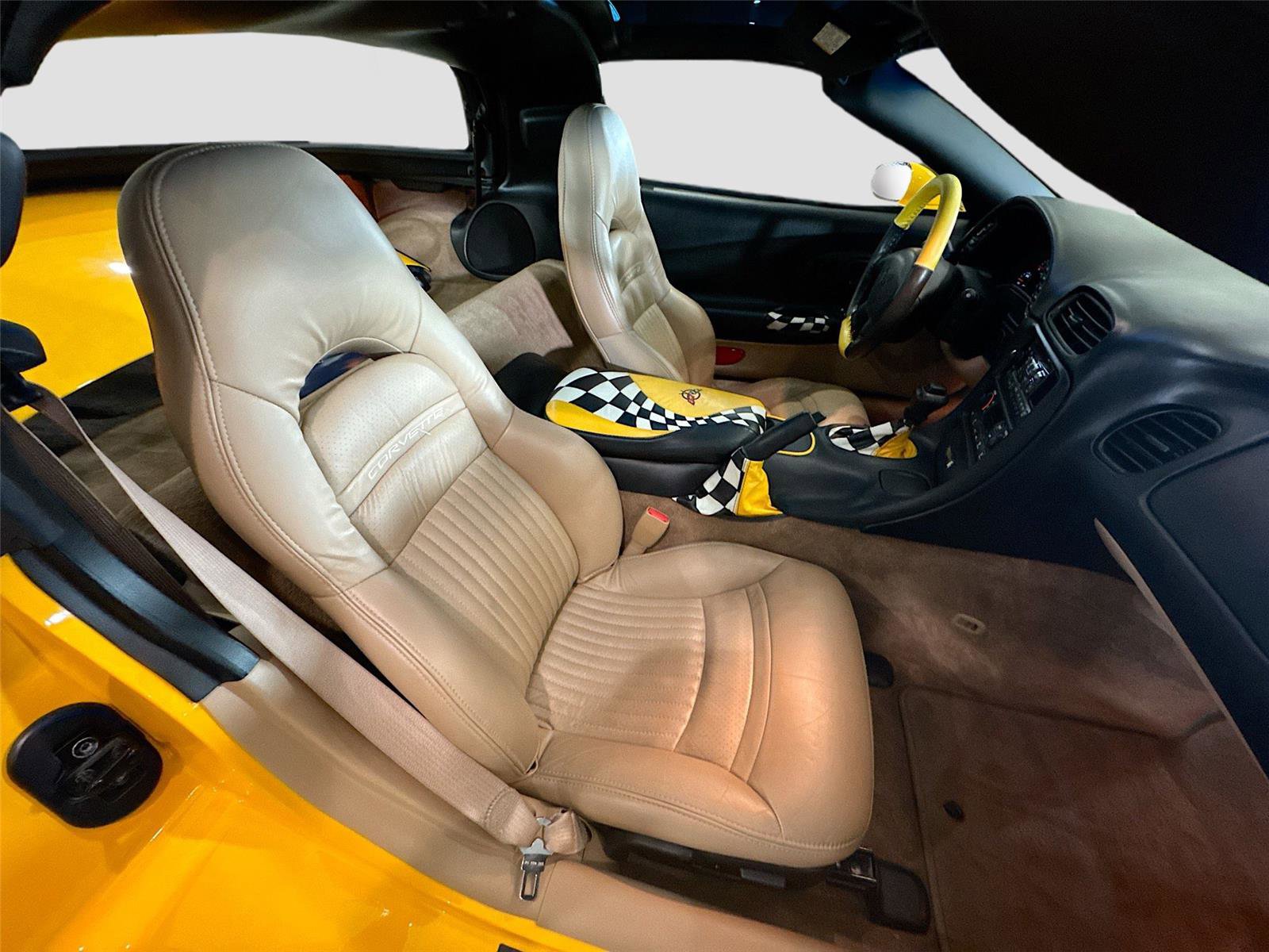 Used 2004 Chevrolet Corvette Coupe w/ Preferred Equipment Group image 14