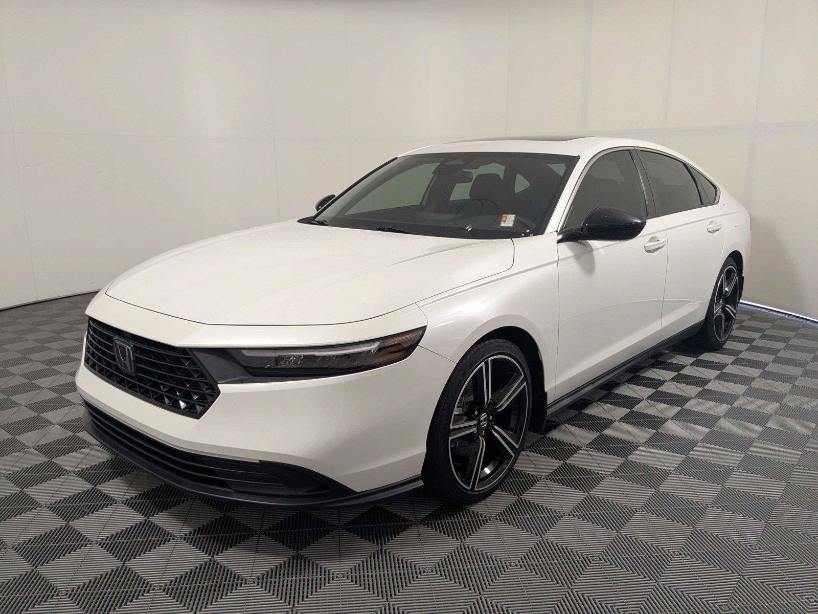 Used 2023 Honda Accord Sport image 2
