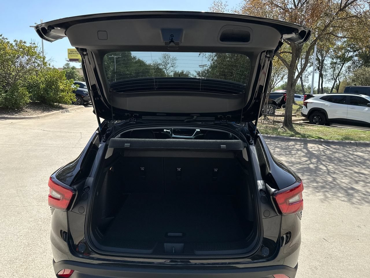 New 2026 Chevrolet Trax RS w/ Sunroof Package FWD image 26