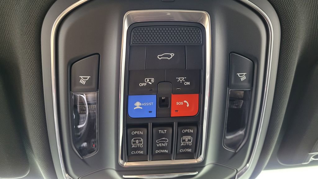 New 2025 Jeep Grand Cherokee Limited w/ Black Appearance Package image 27