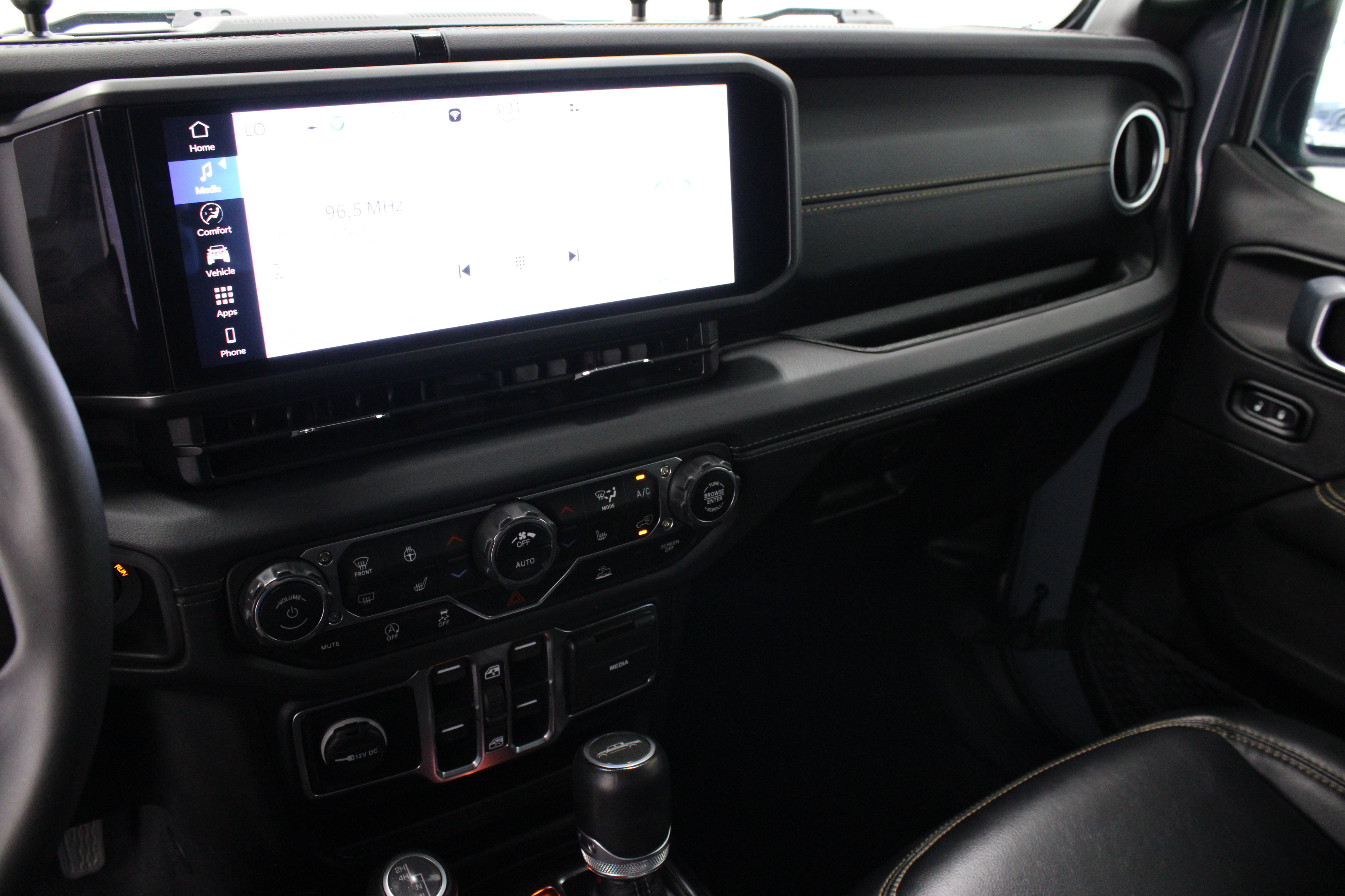 Used 2025 Jeep Gladiator Sport AWD/4WD image 14