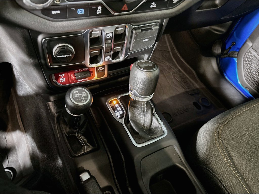 Used 2024 Jeep Wrangler Unlimited AWD/4WD image 17