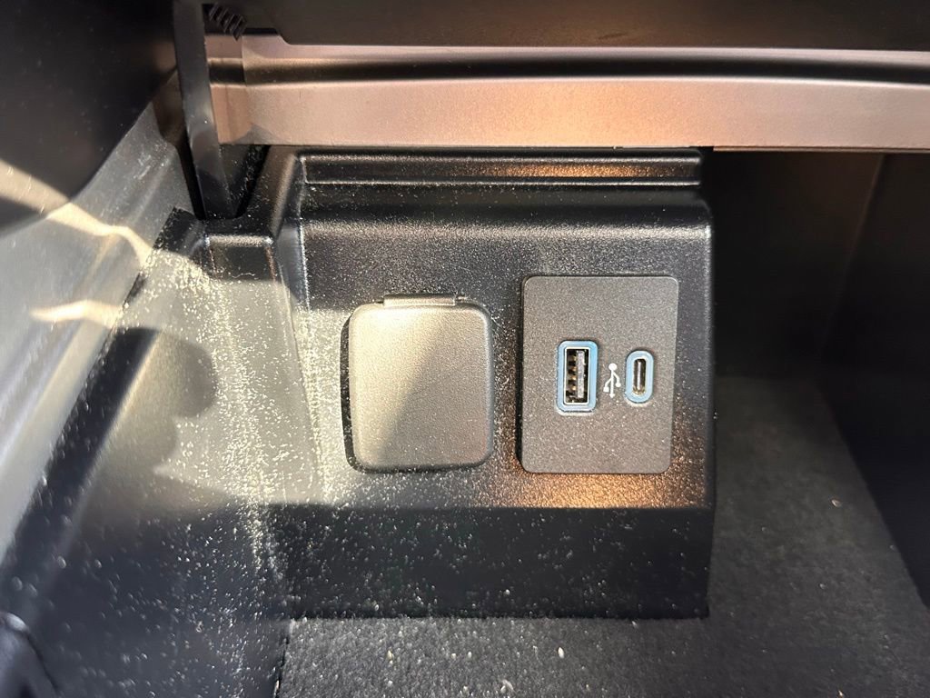 Certified 2023 Ford Explorer Platinum w/ Technology Package image 34