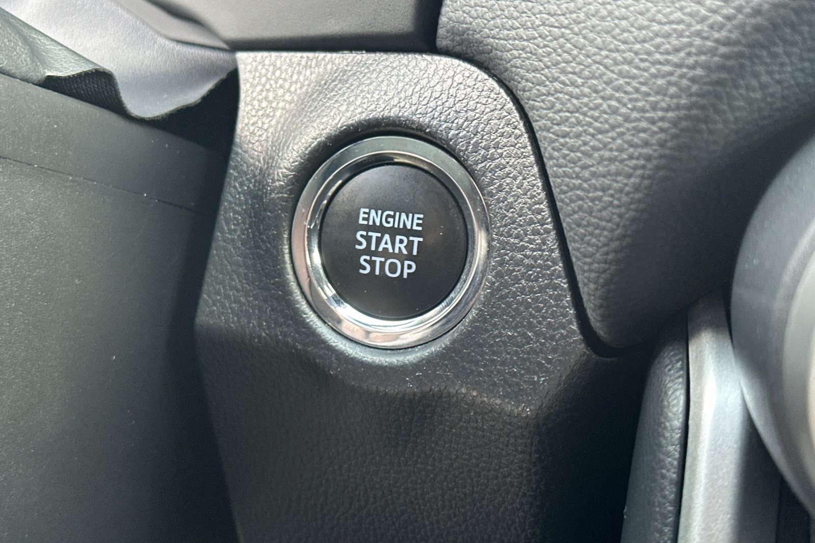 Used 2025 Toyota RAV4 XLE FWD image 24