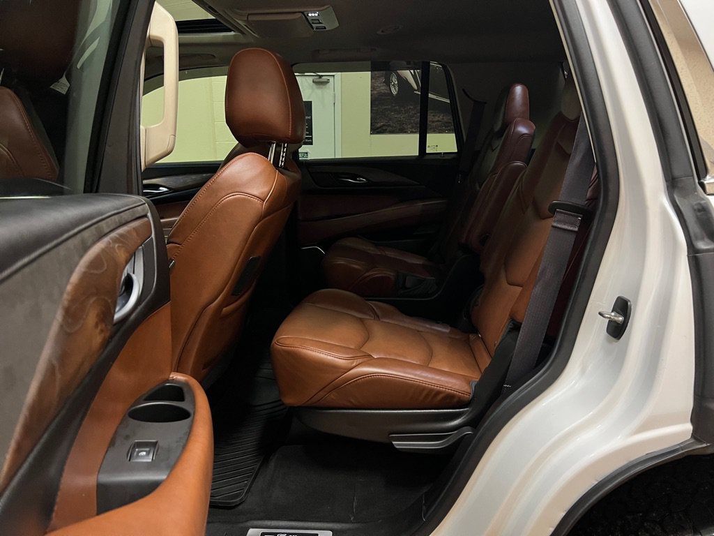 Used 2016 Cadillac Escalade Premium AWD/4WD image 18