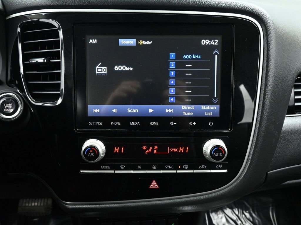 Used 2020 Mitsubishi Outlander SEL image 28