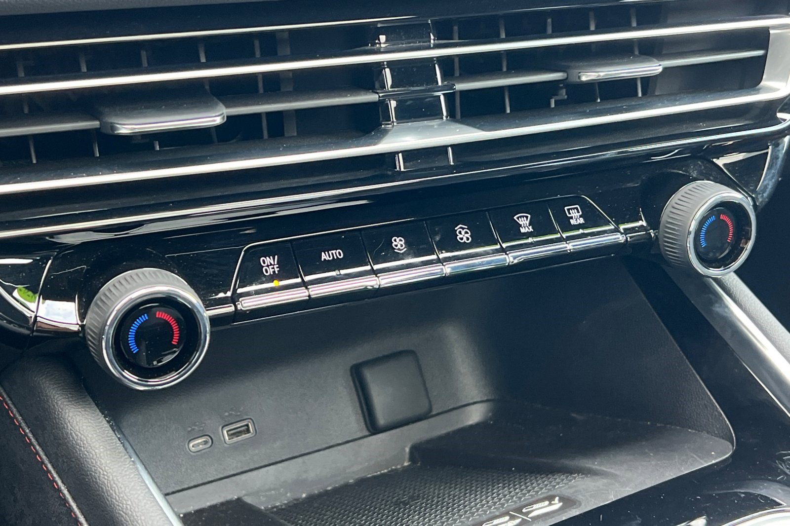 Certified 2024 Chevrolet Traverse RS w/ LPO, Floor Liner Package image 29