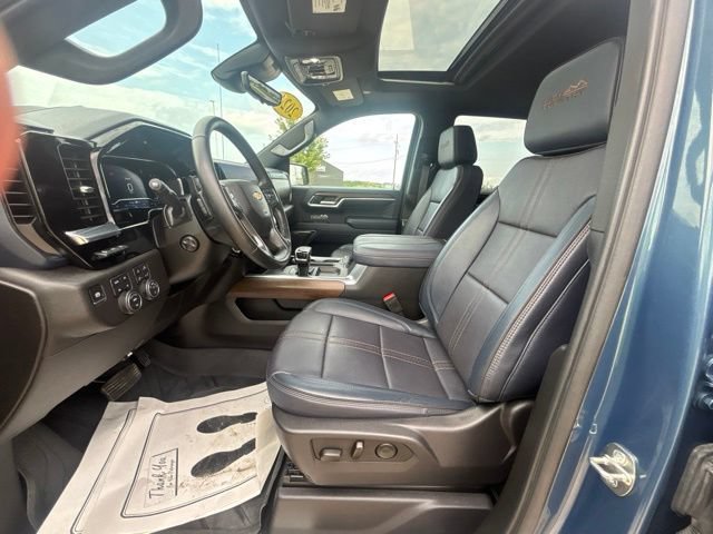 Used 2024 Chevrolet Silverado 1500 High Country w/ High Country Premium Package AWD/4WD image 2