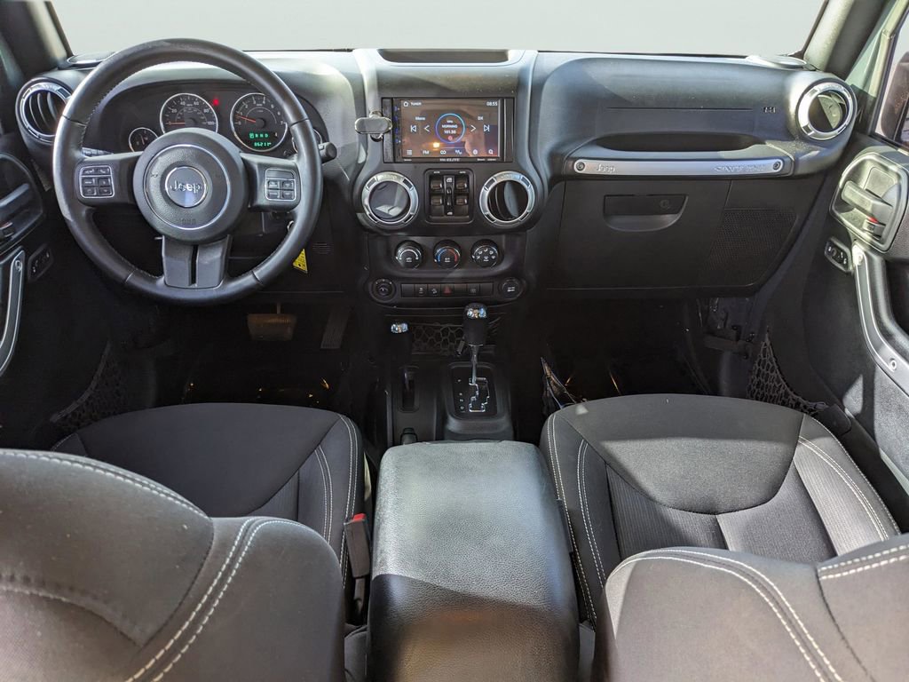 Used 2016 Jeep Wrangler Unlimited Rubicon w/ Connectivity Group AWD/4WD image 11