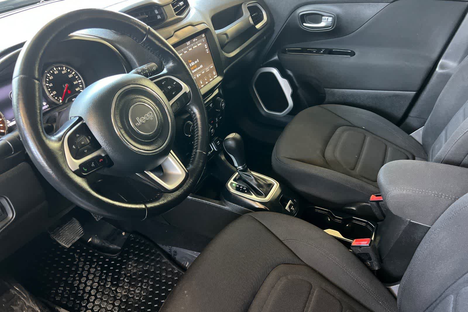Used 2020 Jeep Renegade Latitude w/ UConnect 8.4 Nav Group AWD/4WD image 12
