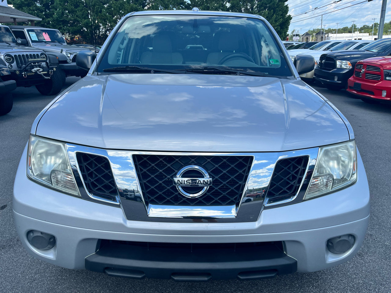 Used 2012 Nissan Frontier SV w/ SV Premium Utility Pkg image 2
