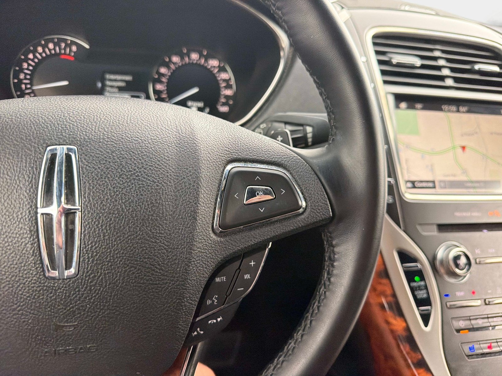 Used 2018 Lincoln MKX Reserve FWD image 30