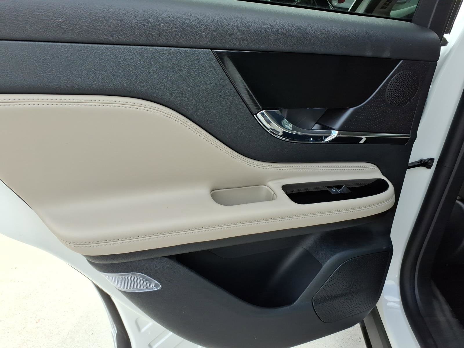 New 2026 Lincoln Corsair Premiere image 9