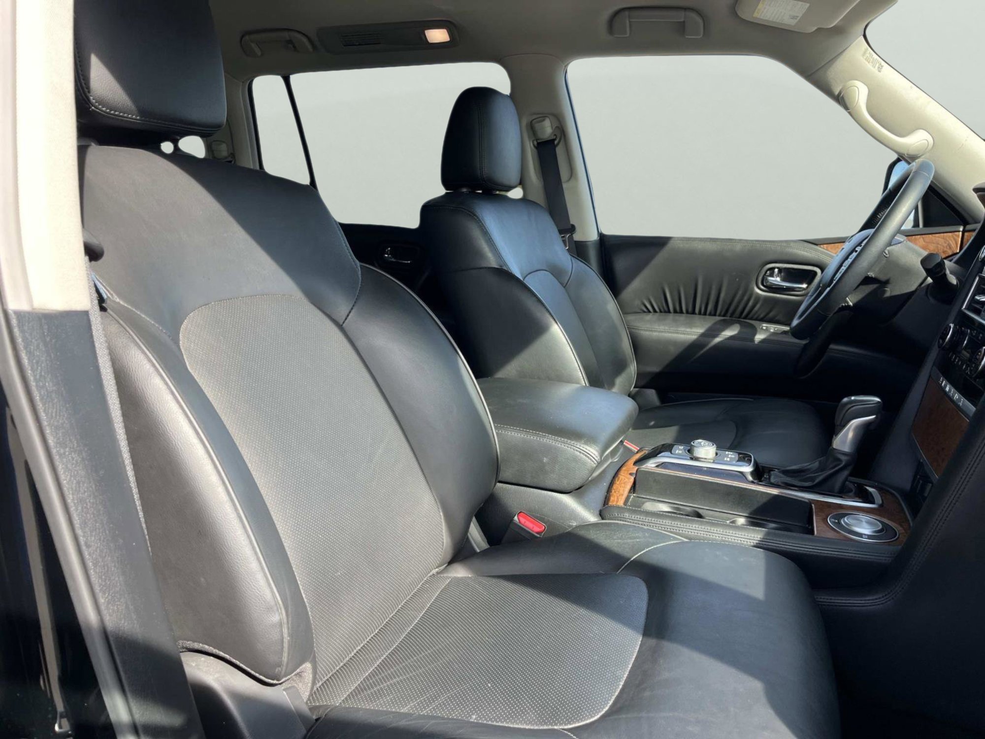 Used 2024 Nissan Armada SL w/ Captain's Chairs Package image 28