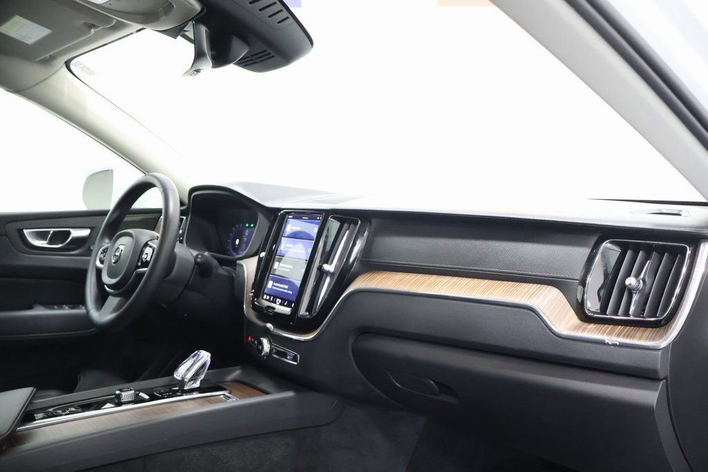 Used 2023 Volvo XC60 B5 Ultimate w/ Climate Package image 23