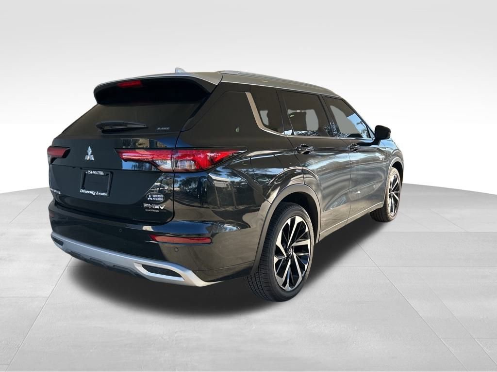 New 2025 Mitsubishi Outlander SEL image 3