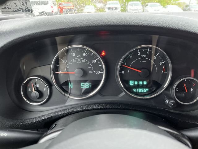 Used 2016 Jeep Wrangler Sahara w/ Connectivity Group AWD/4WD image 12