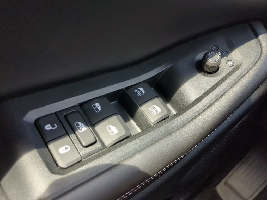 New 2025 Jeep Grand Cherokee Altitude image 9