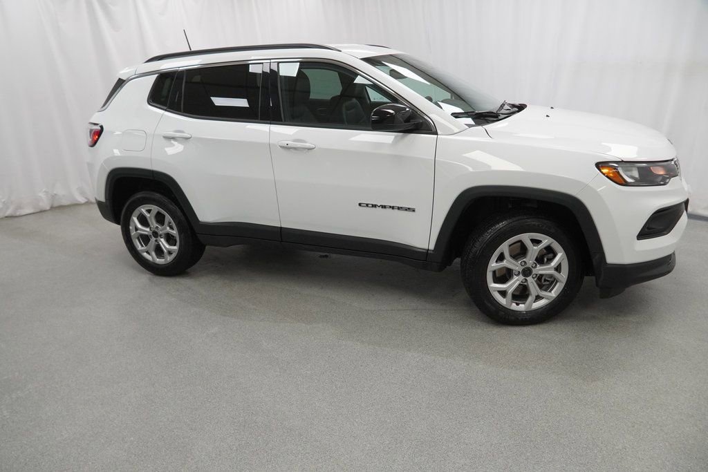 Certified 2025 Jeep Compass Latitude image 10