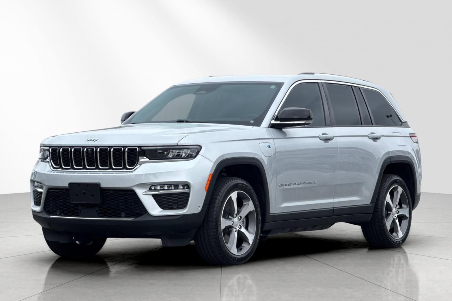 Used 2023 Jeep Grand Cherokee 4WD 4xe w/ Luxury Tech Group II image 8