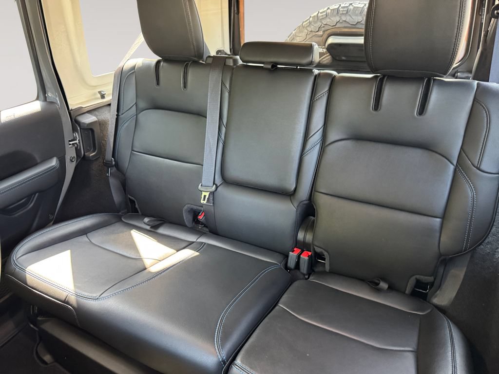 Used 2021 Jeep Wrangler Unlimited Rubicon 4xe w/ Cold Weather Group AWD/4WD image 13