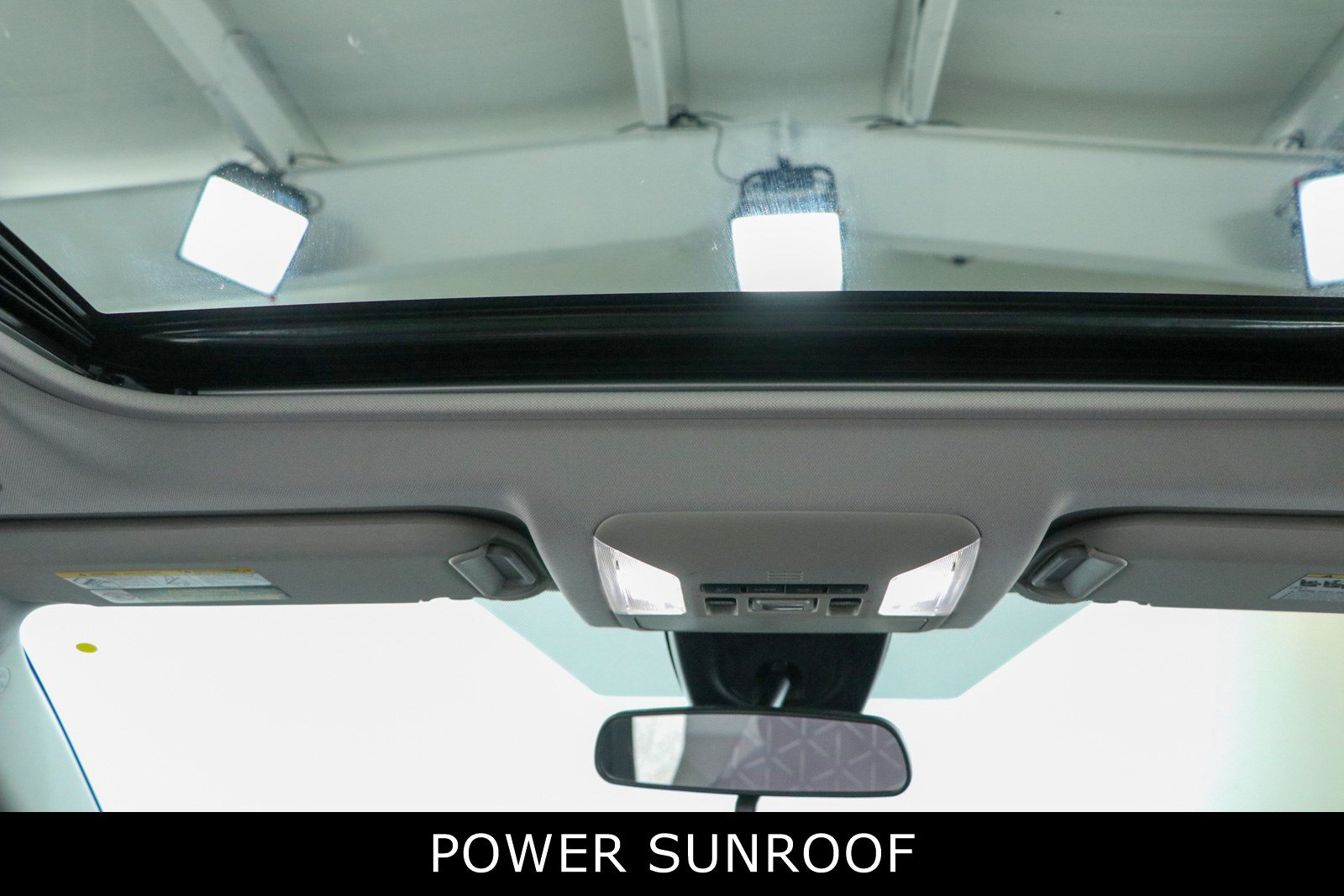 Used 2024 Toyota RAV4 XLE FWD image 21