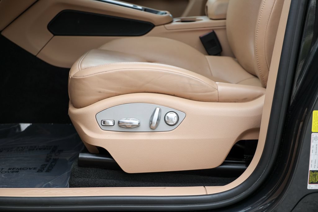 Certified 2023 Porsche Macan Turbo AWD/4WD image 39