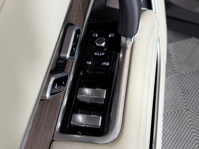 New 2025 Land Rover Range Rover SE image 29