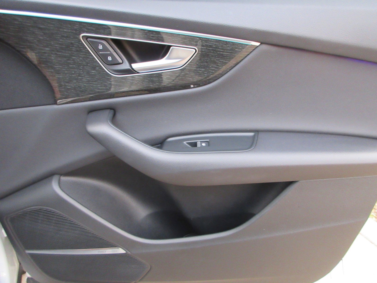 Used 2020 Audi Q8 Premium Plus image 25