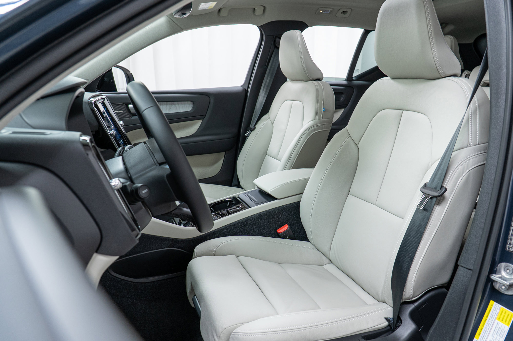 New 2026 Volvo XC40 B5 Ultra w/ Climate Package image 13