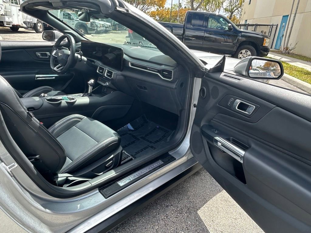 Used 2025 Ford Mustang Premium RWD image 31