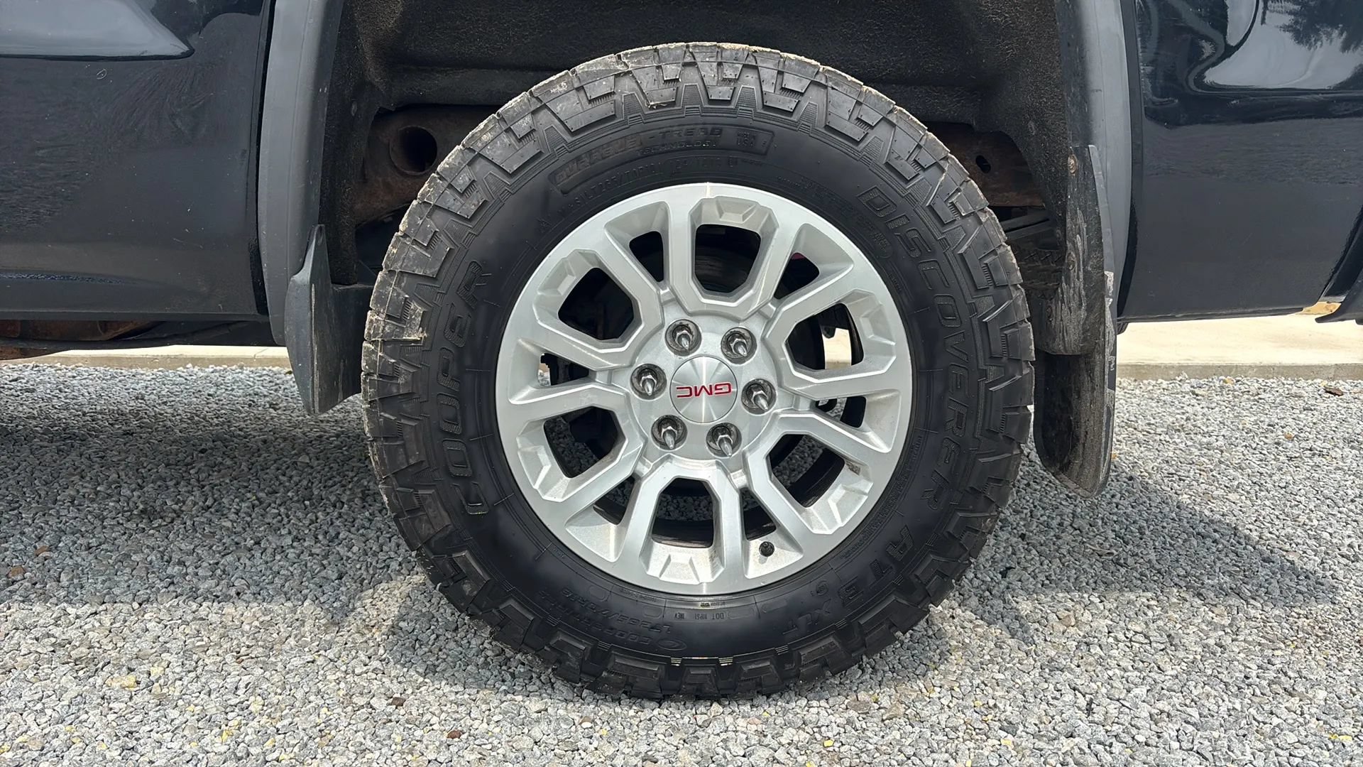 Used 2015 GMC Sierra 1500 SLE w/ SLE Value Package AWD/4WD image 2