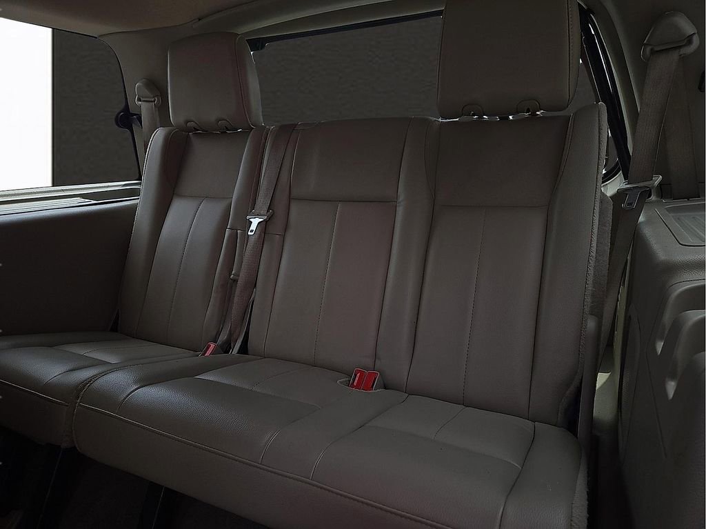 Used 2014 Ford Expedition Limited w/ Equipment Group 301A AWD/4WD image 9