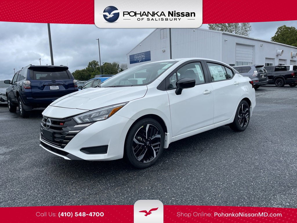 New 2025 Nissan Versa SR w/ Trunk Package
