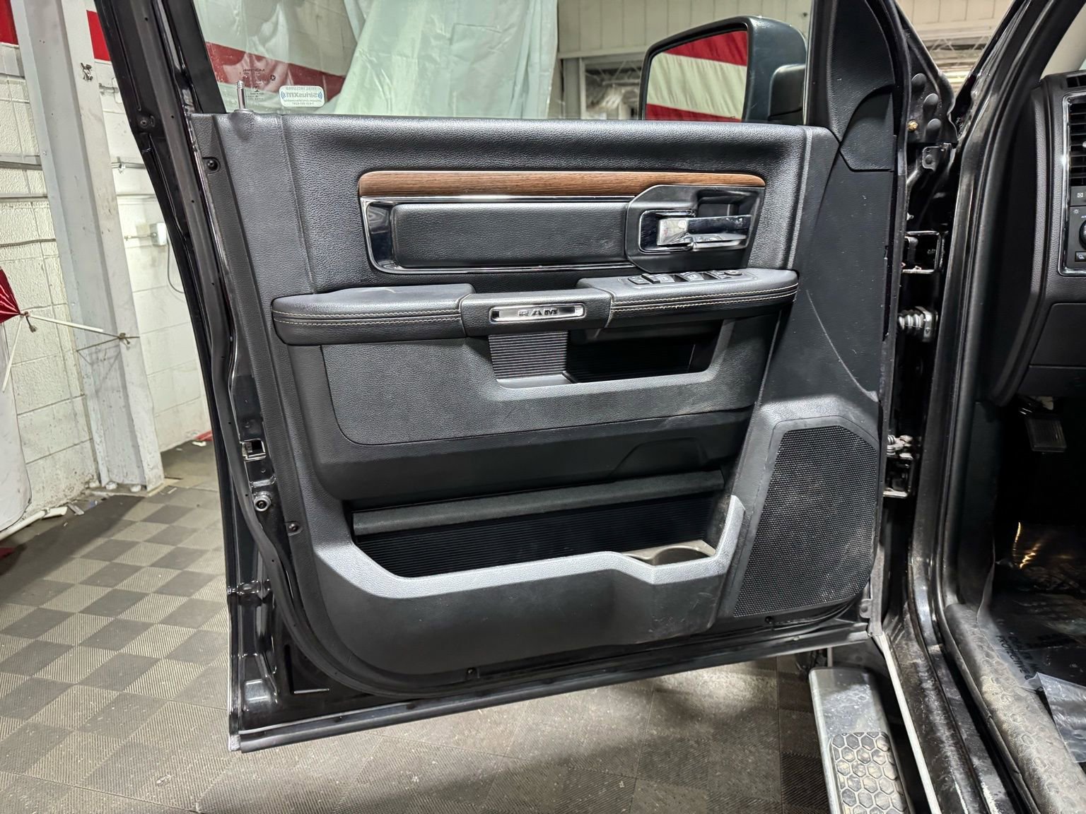 Used 2017 RAM 1500 Laramie w/ Convenience Group image 9